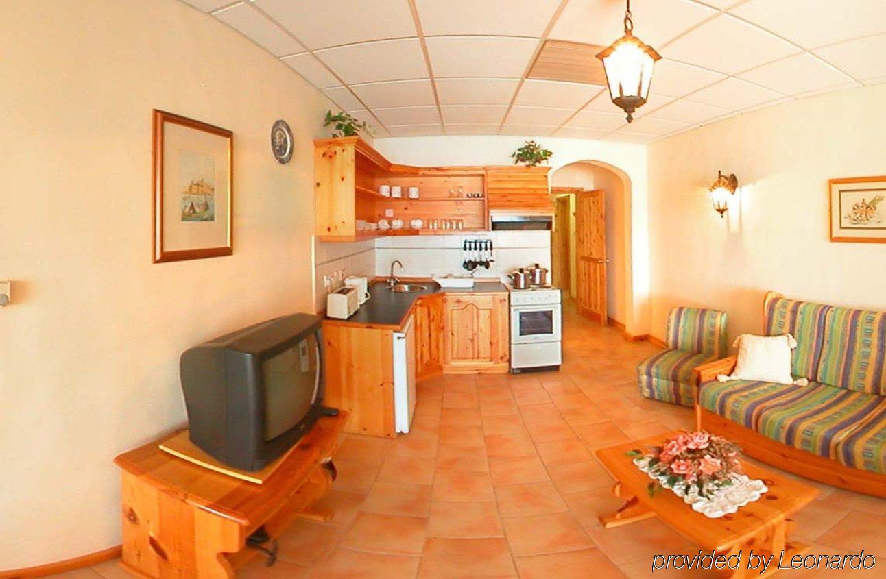 The Mediterranea Hotel & Suites San Pawl il-Baħar Szoba fotó